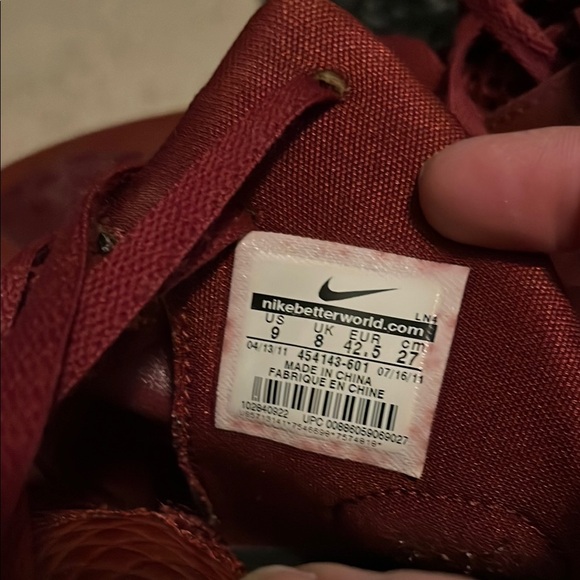 Nike Hyperdunk men’s basketball shoes - Picture 2 of 6